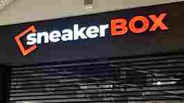 В ТРЦ «Аура» открылся магазин SneakerBox
