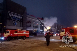 В Красноярске загорелся торговый центр «Взлетка Плаза» 